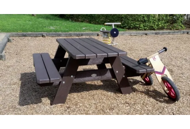 Table pique-nique pour enfants - modèle NINO en plastique 100 % recyclé - Leader Equipements