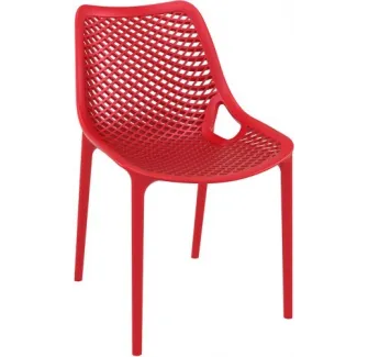 Une très belle chaise forme grille rouge