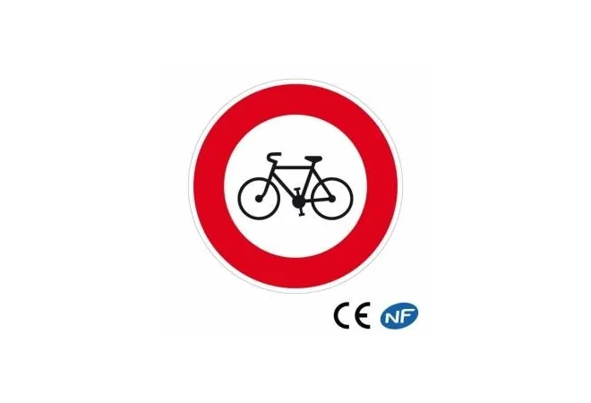 Panneau de circulation signalant un accès interdit aux bicyclettes