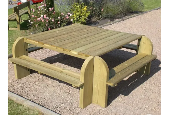 Table de picnic en bois carrée