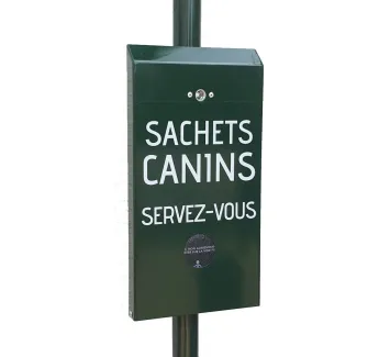 Distributeur de sacs à déjections du chien avec lamelle poussoir.