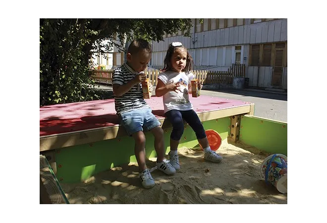 Bac à sable avec couvercle pour école maternelle