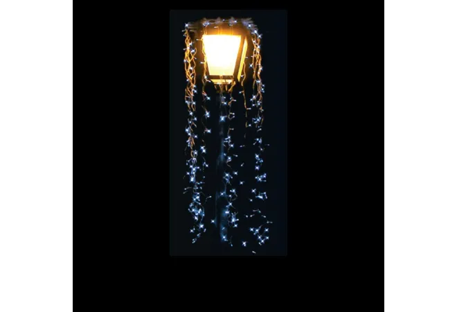 Décoration et illumination de Noël : pluie d'étoiles pour lampadaire