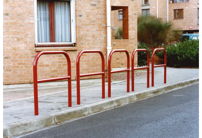 Aménagement urbain - installation d'un arceau de protection renforcé